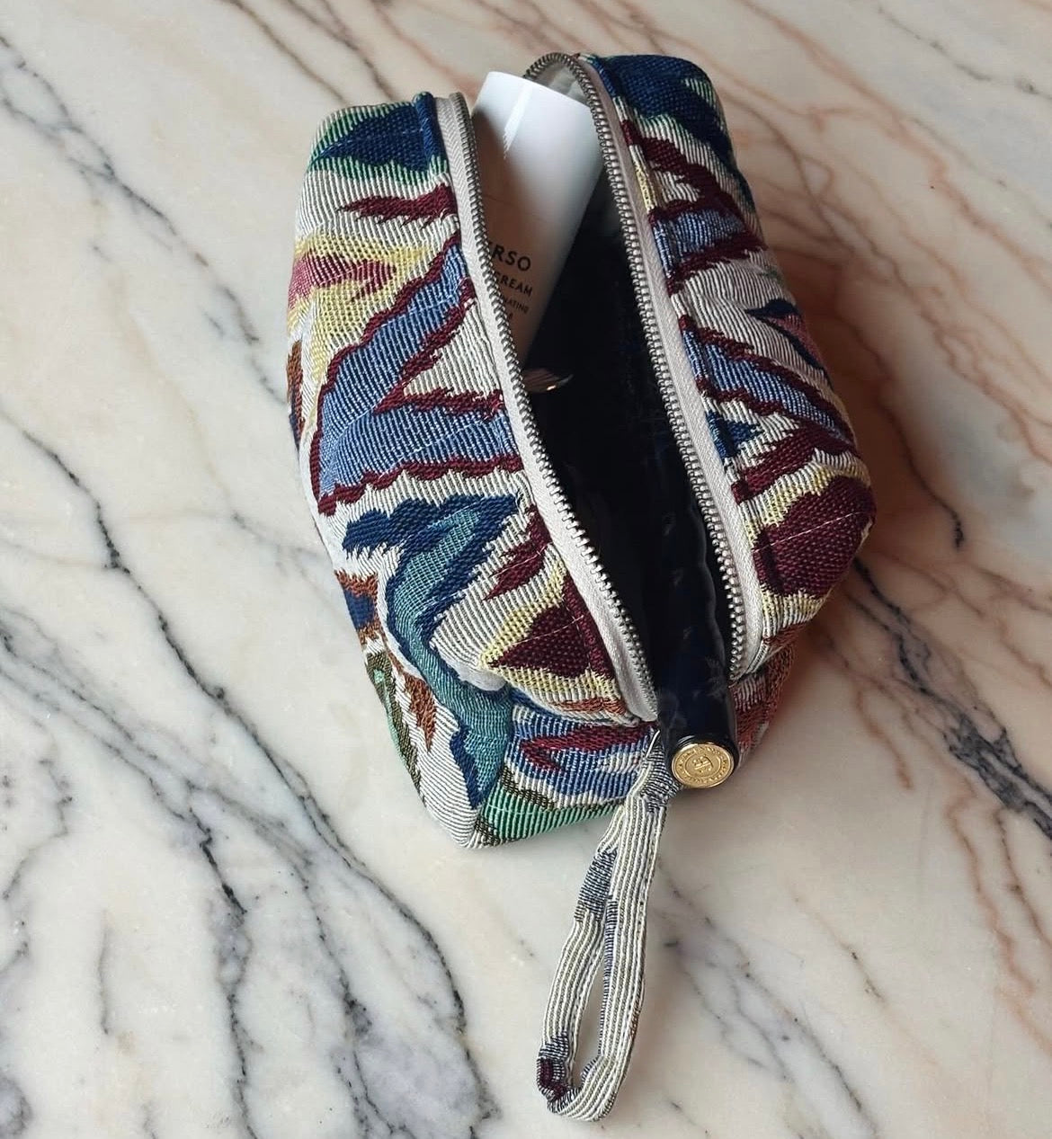 Stijlvolle toilettassen van Khus Collection shop je bij L’Arredo. Ontdek duurzame, praktische designs en geniet van gratis verzending in België.