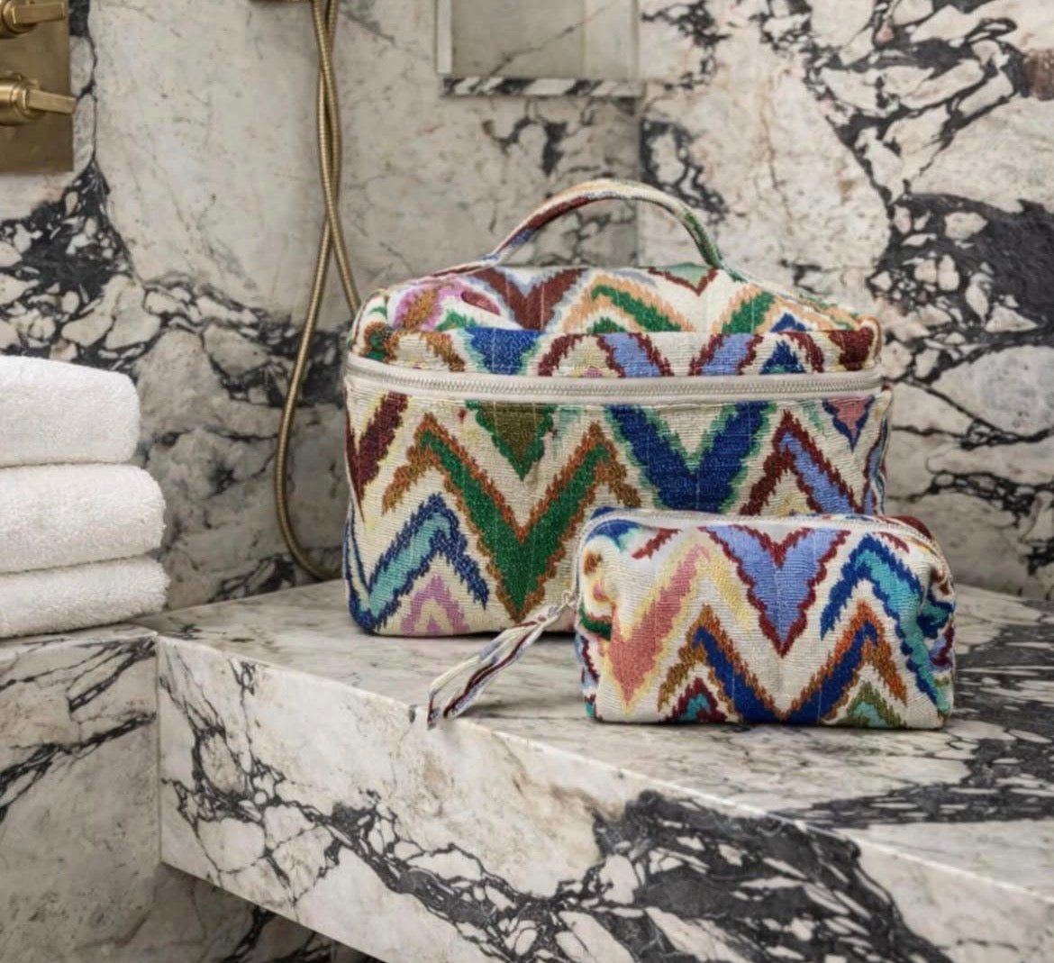 Stijlvolle toilettassen van Khus Collection shop je bij L’Arredo. Ontdek duurzame, praktische designs en geniet van gratis verzending in België.