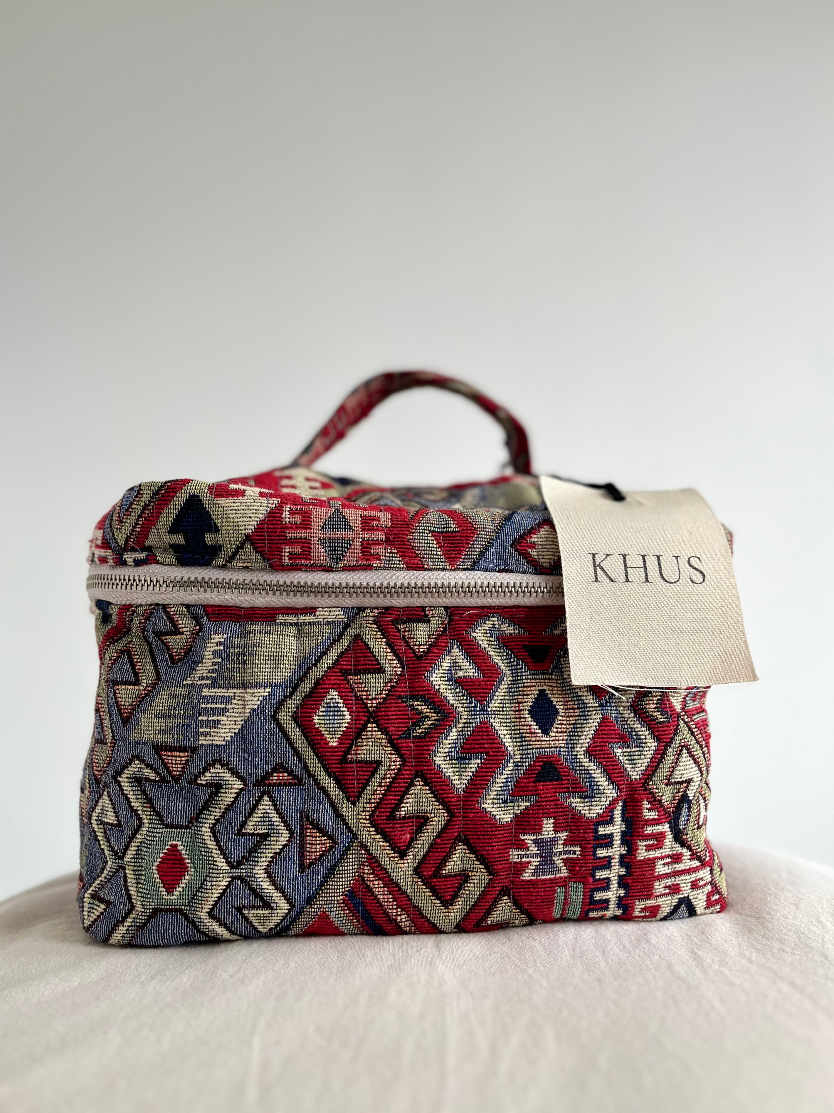 Stijlvolle toilettassen van Khus Collection shop je bij L’Arredo. Ontdek duurzame, praktische designs en geniet van gratis verzending in België.