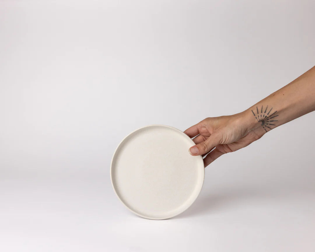 Set van 2 mini borden in Dreamy Ivory van keramiek met matte witte afwerking, ideaal voor snacks en kleine gerechten.