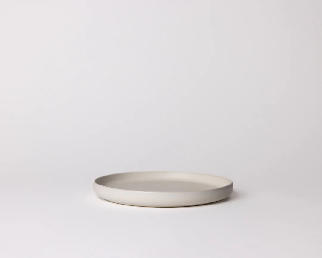 Set van 2 mini borden in Dreamy Ivory van keramiek met matte witte afwerking, ideaal voor snacks en kleine gerechten.